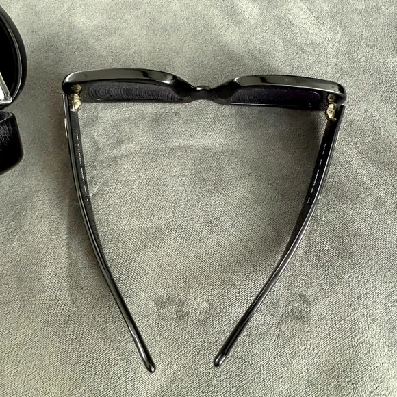 Gucci sunglasses. With box and cloth. Great condition!